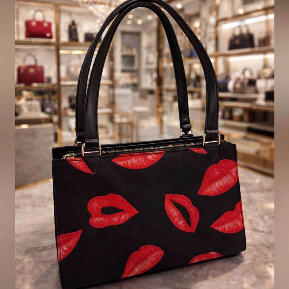 Stylish Black and Red Lip Print Women's Bag
